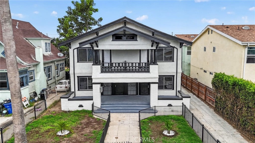 611 W 46th