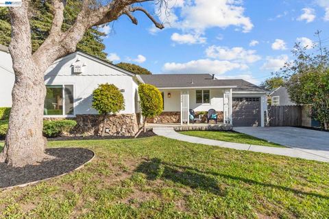 Photo of 1726 137Th Ave, San Leandro, CA 94578 (MLS # 41128645)