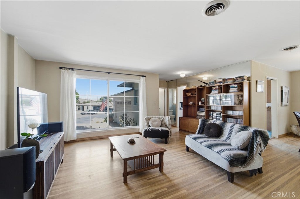 10320 Nassau