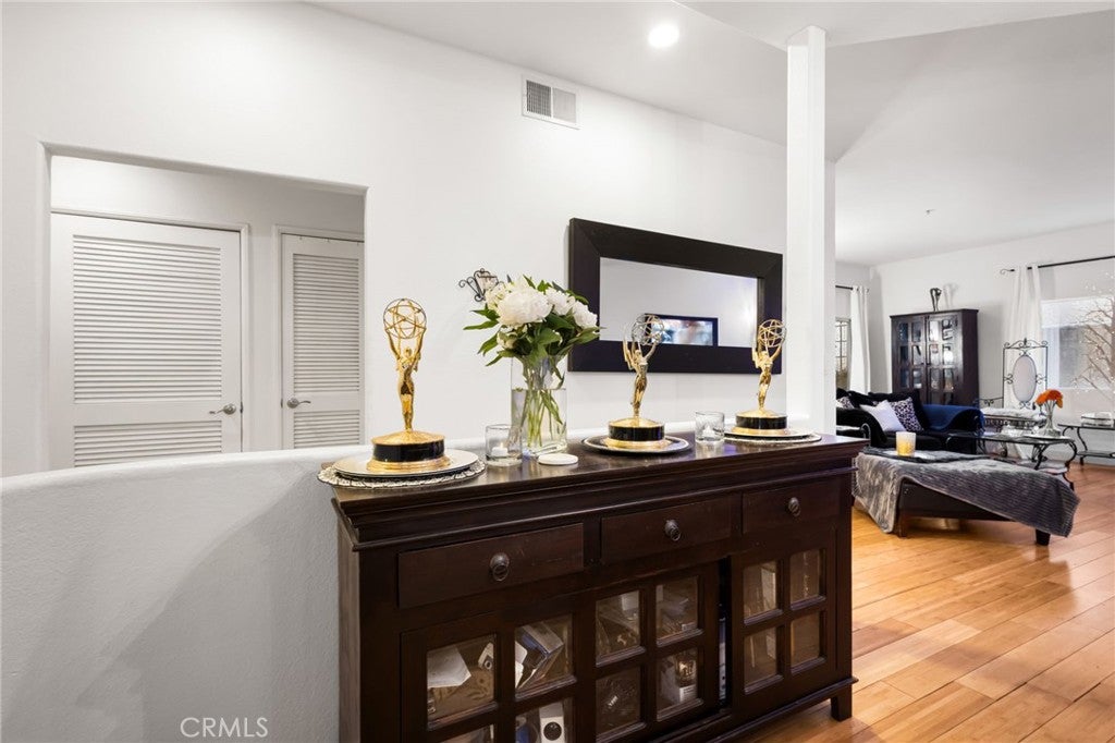 10626 Valley Spring 103, Toluca Lake CA 91602