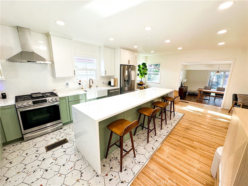 3703 W 225th