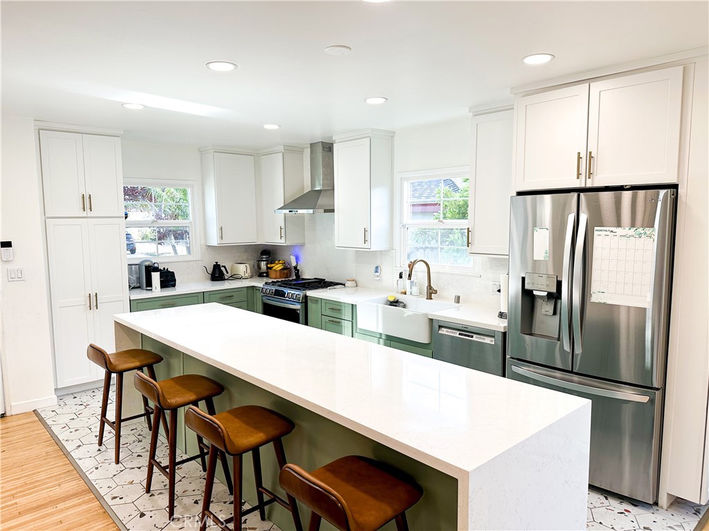 3703 W 225th