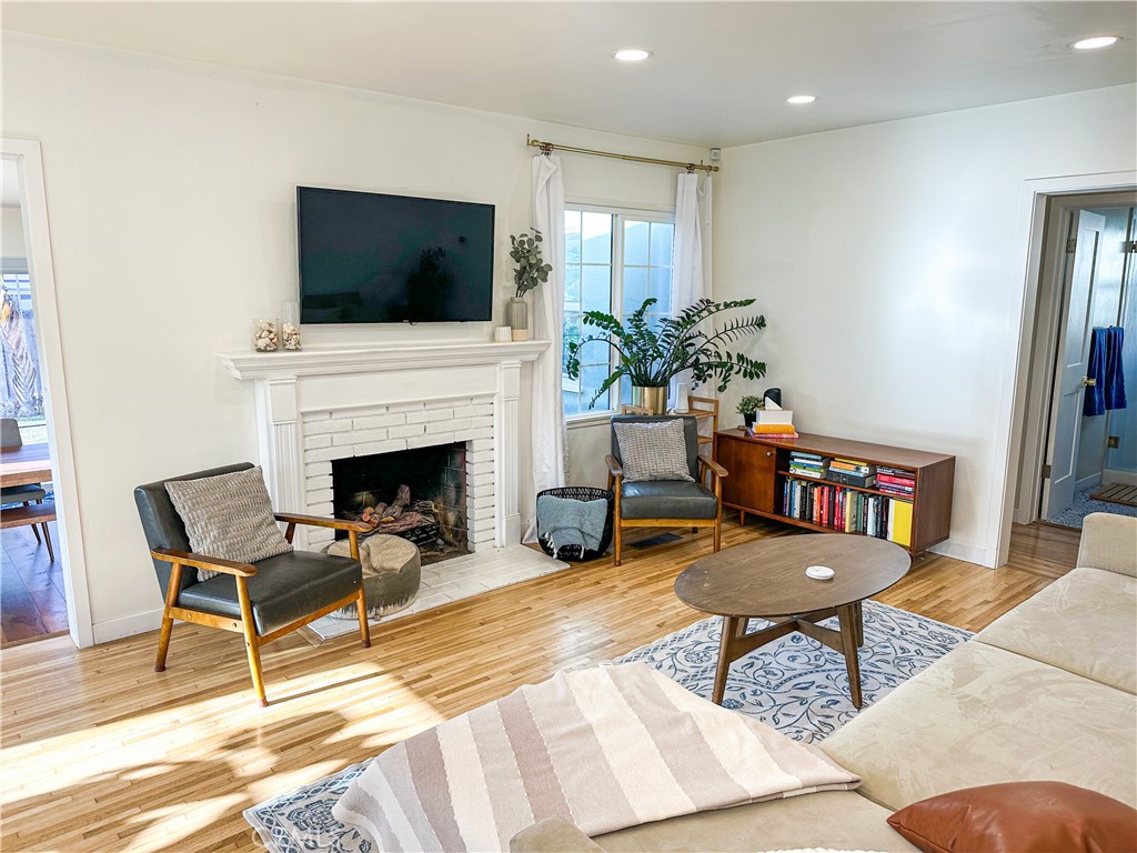 3703 W 225th