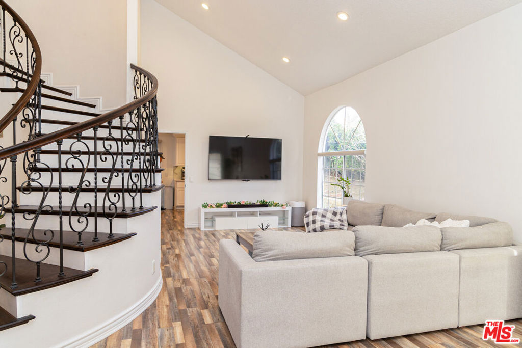 12000 Falcon Crest Way