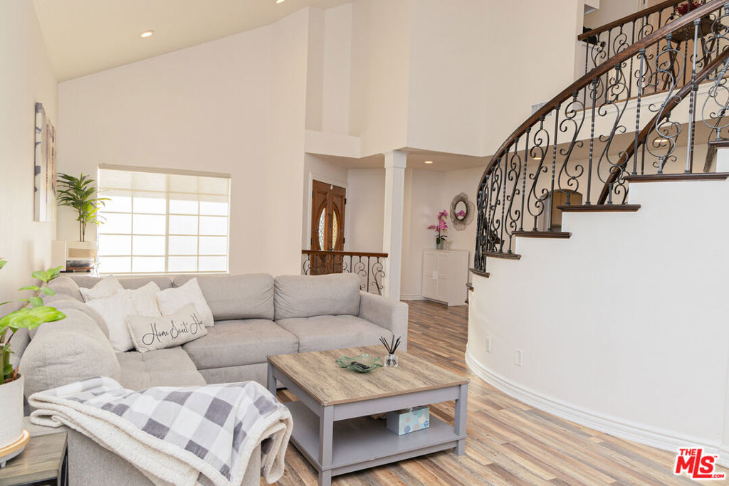 12000 Falcon Crest Way