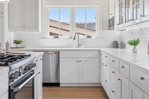 Tiny photo for 4432 Howe St ST, Oakland, CA 94611 (MLS # 41142270)