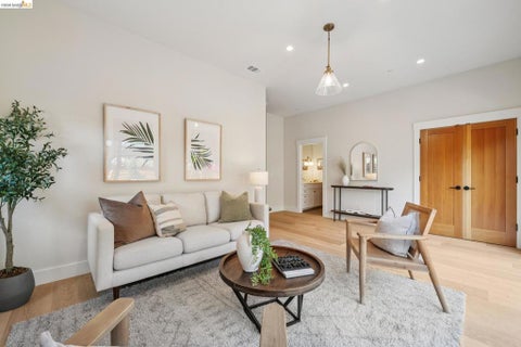 Tiny photo for 4432 Howe St ST, Oakland, CA 94611 (MLS # 41142270)