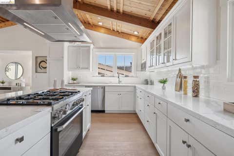 Tiny photo for 4432 Howe St ST, Oakland, CA 94611 (MLS # 41142270)