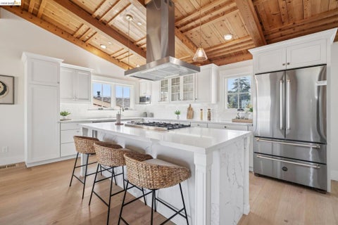 Tiny photo for 4432 Howe St ST, Oakland, CA 94611 (MLS # 41142270)