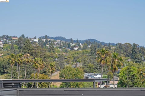 Tiny photo for 4432 Howe St ST, Oakland, CA 94611 (MLS # 41142270)
