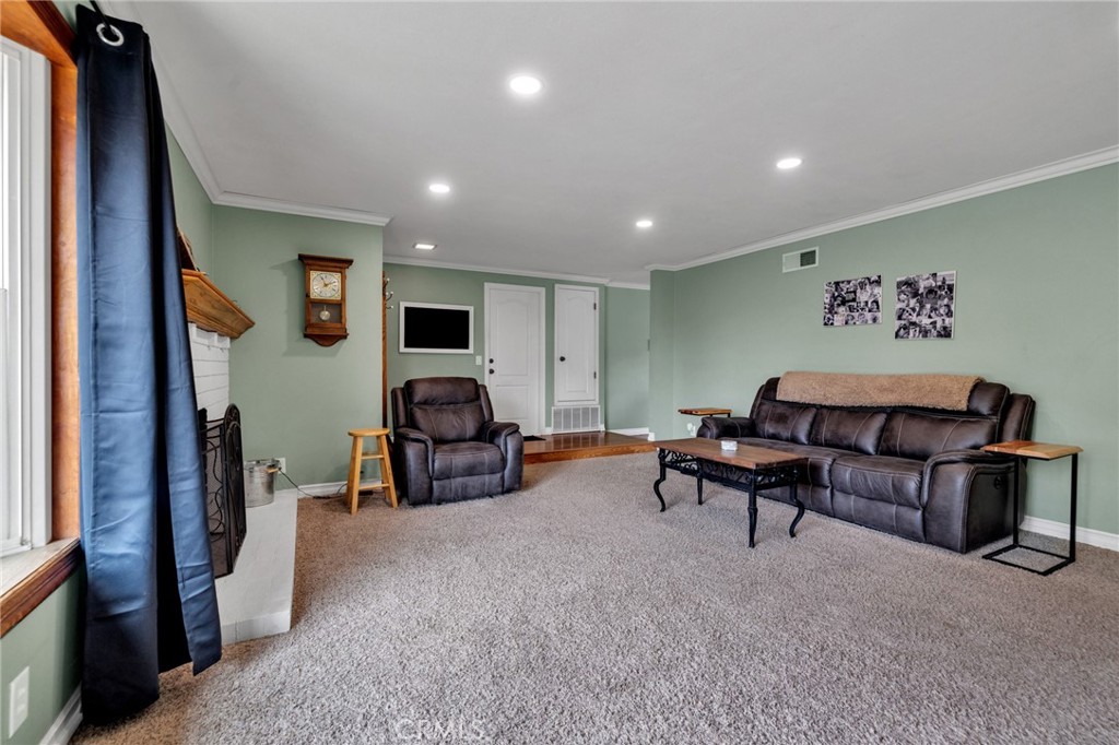 15010 Oakwood Lane