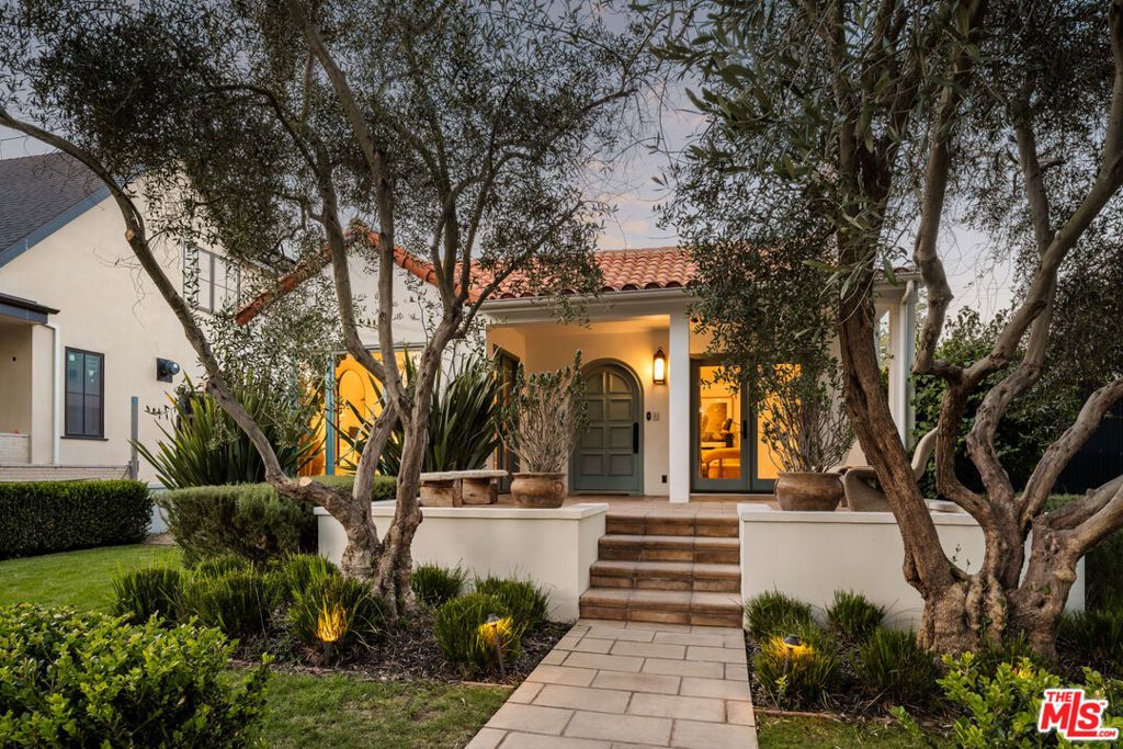 Photo of 451 16th Street, Santa Monica, CA 90402 (MLS # 26759973)