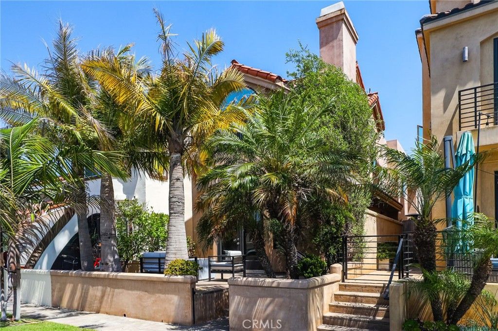 Photo of 414 12th ST, Huntington Beach, CA 92648 (MLS # OC26111671)