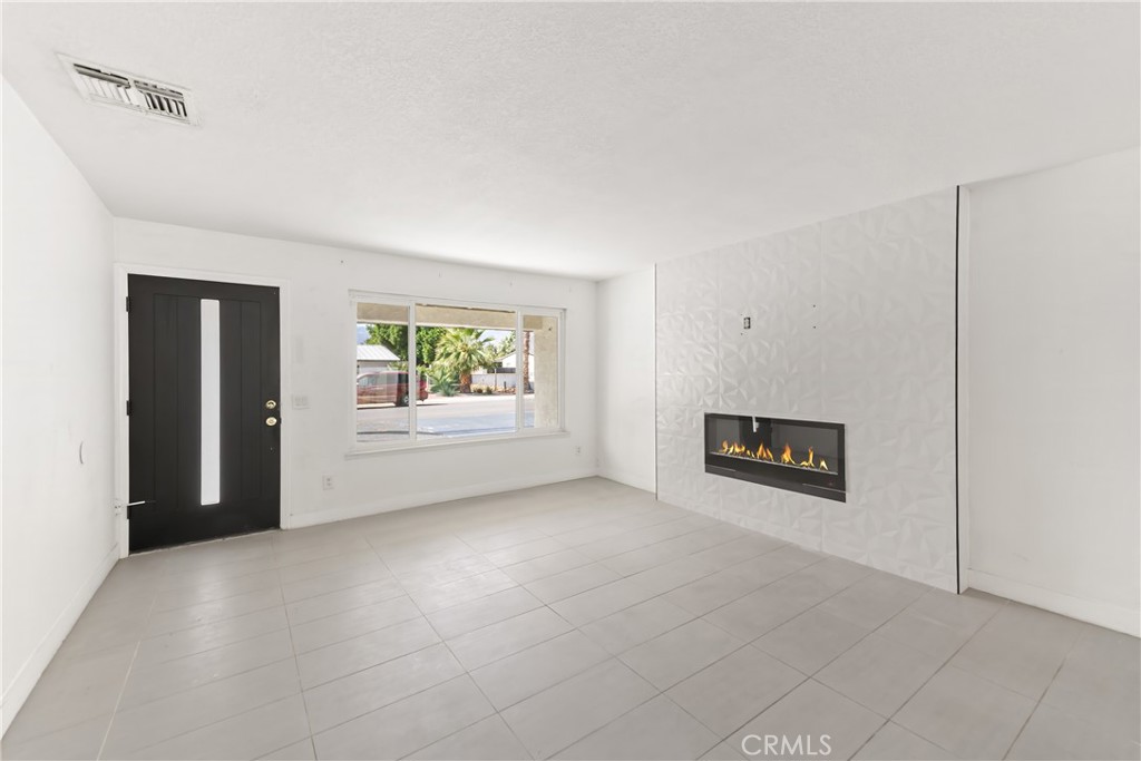 2760 E San Angelo