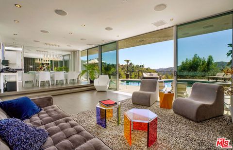Photo of 9738 Arby Drive, Beverly Hills, CA 90210 (MLS # 25523873)