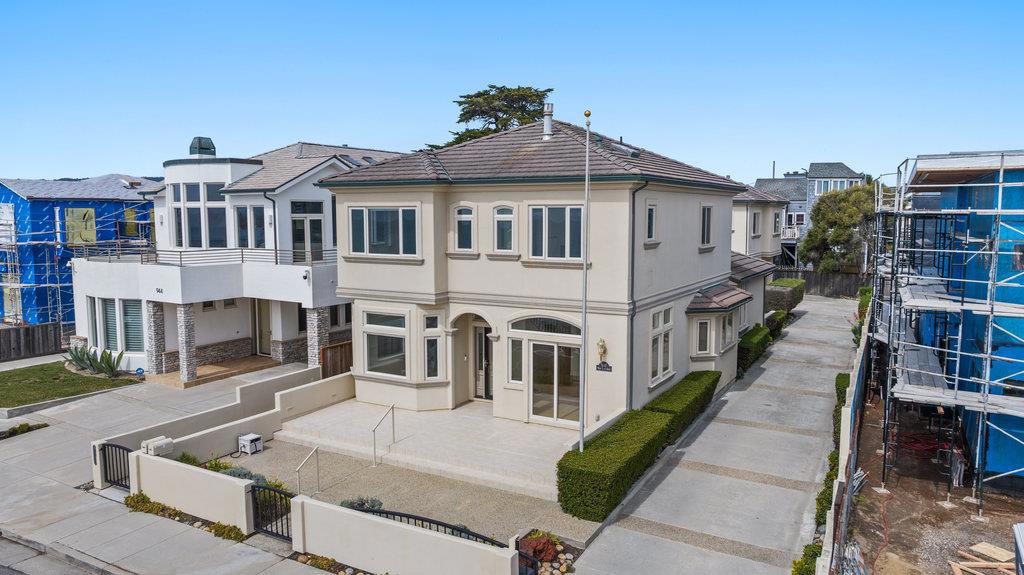 940 W Cliff Drive