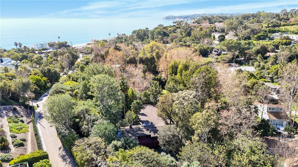 6377 Via Escondido