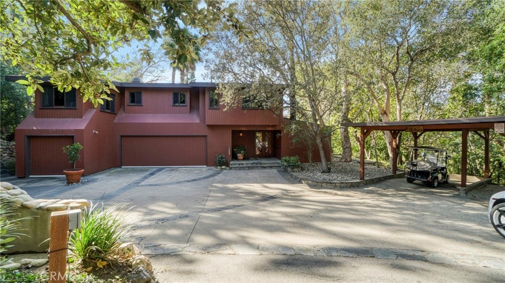 6377 Via Escondido