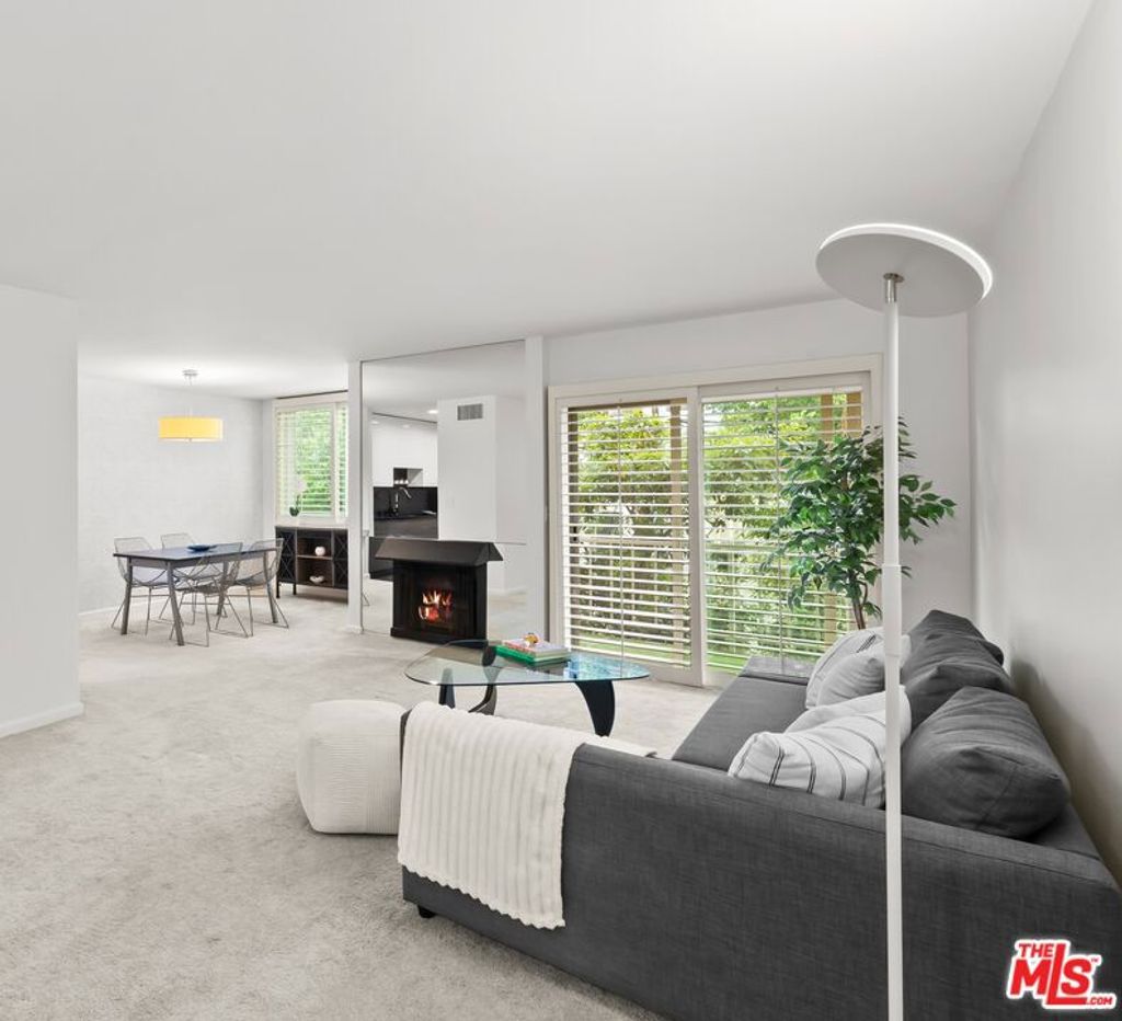 Photo of 927 N Kings Road #212, West Hollywood, CA 90069 (MLS # 25598825)