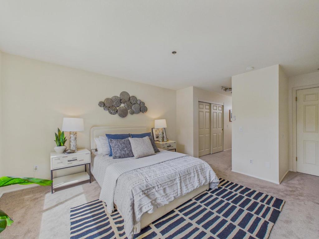 1271 Poplar Avenue 209