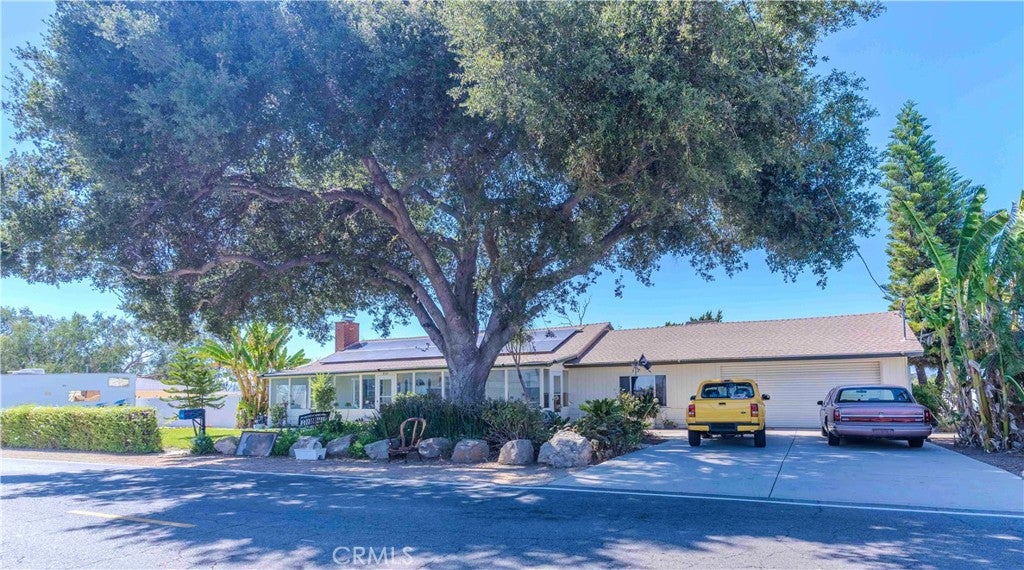 4047 Bluff