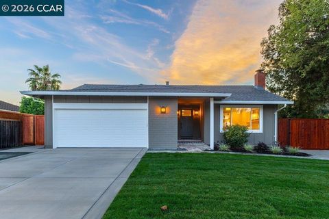 Photo of 51 Sota Pl Pl, San Ramon, CA 94583 (MLS # 41129286)