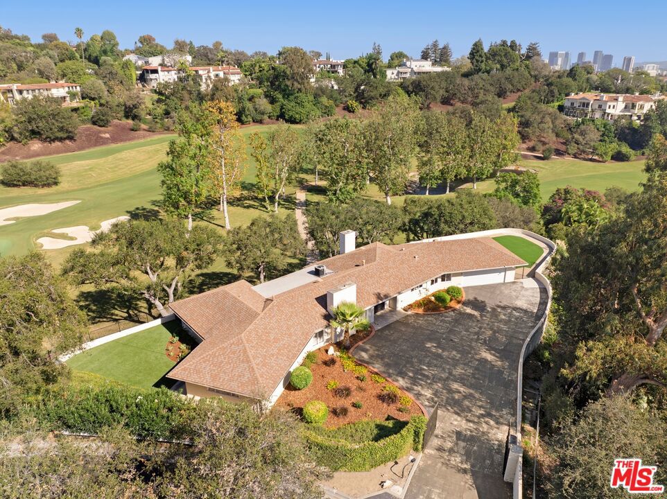 Photo of 10985 Bellagio Road, Los Angeles, CA 90077 (MLS # 26996937)