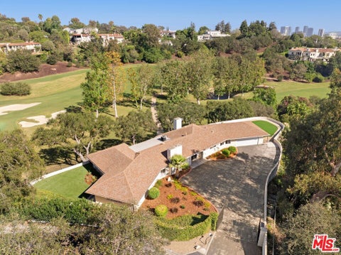 Photo of 10985 Bellagio Road, Los Angeles, CA 90077 (MLS # 26996937)
