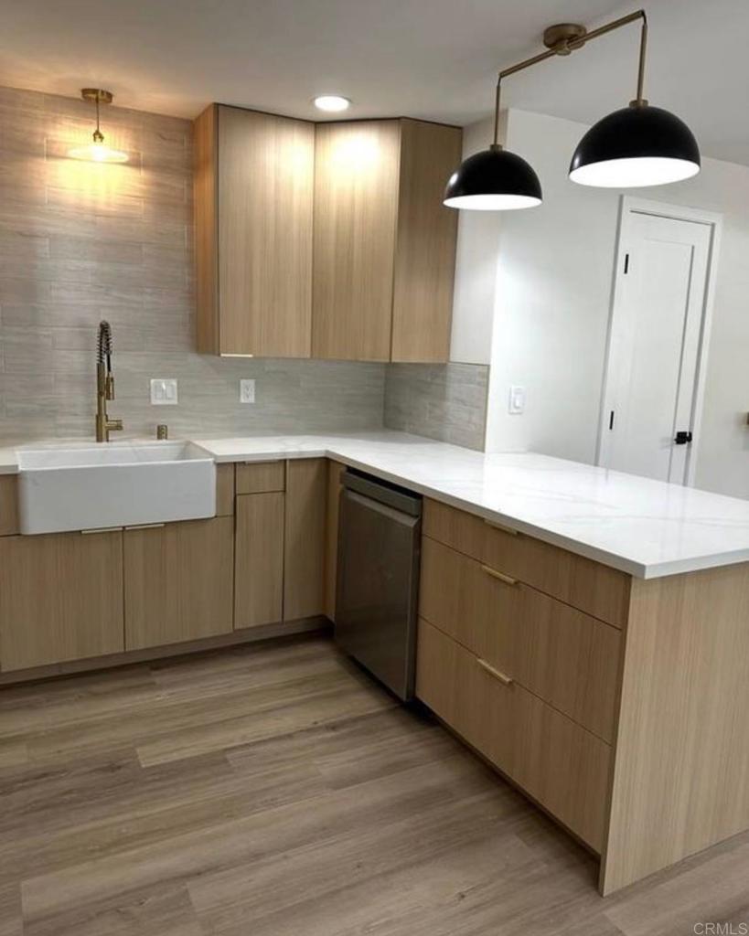 5725 Linda Vista Road 8