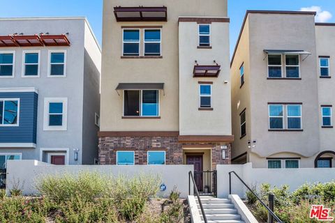 Photo of 720 Grace Avenue, Inglewood, CA 90301 (MLS # 25626453)