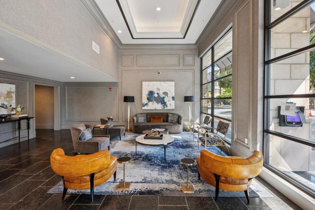 657 Walnut Street 423