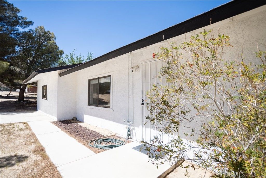 Photo of 61680 Valley View Drive, Joshua Tree, CA 92252 (MLS # JT25246523)