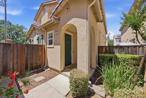 Photo of 135 Palomino Place, Gilroy, CA 95020 (MLS # ML82043743)
