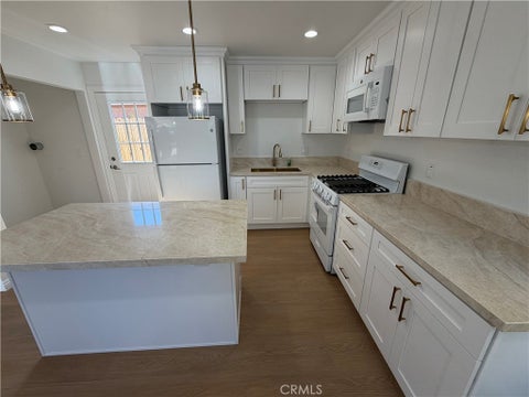 Photo of 424 Poplar ST, Compton, CA 90220 (MLS # SB26184430)