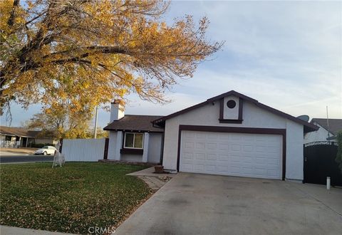 Photo of 3108 E Avenue R4, Palmdale, CA 93550 (MLS # SR26023774)