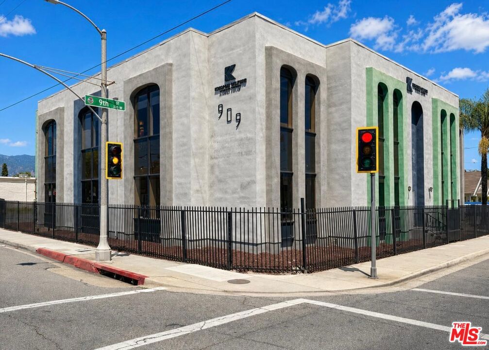 909 N D Street
