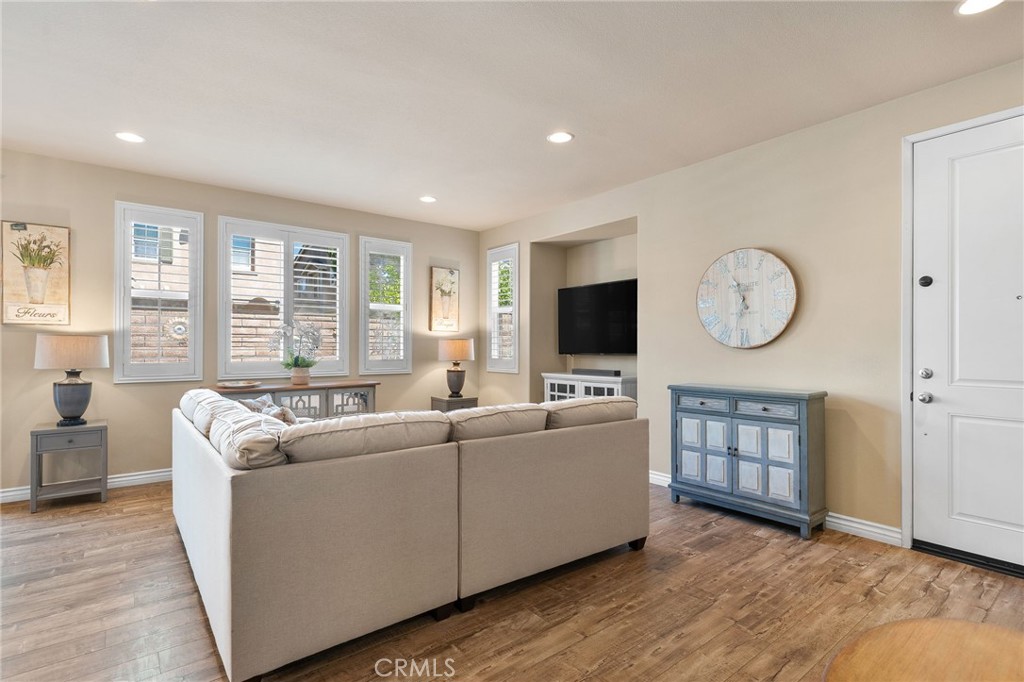 42945 Avenida Amistad