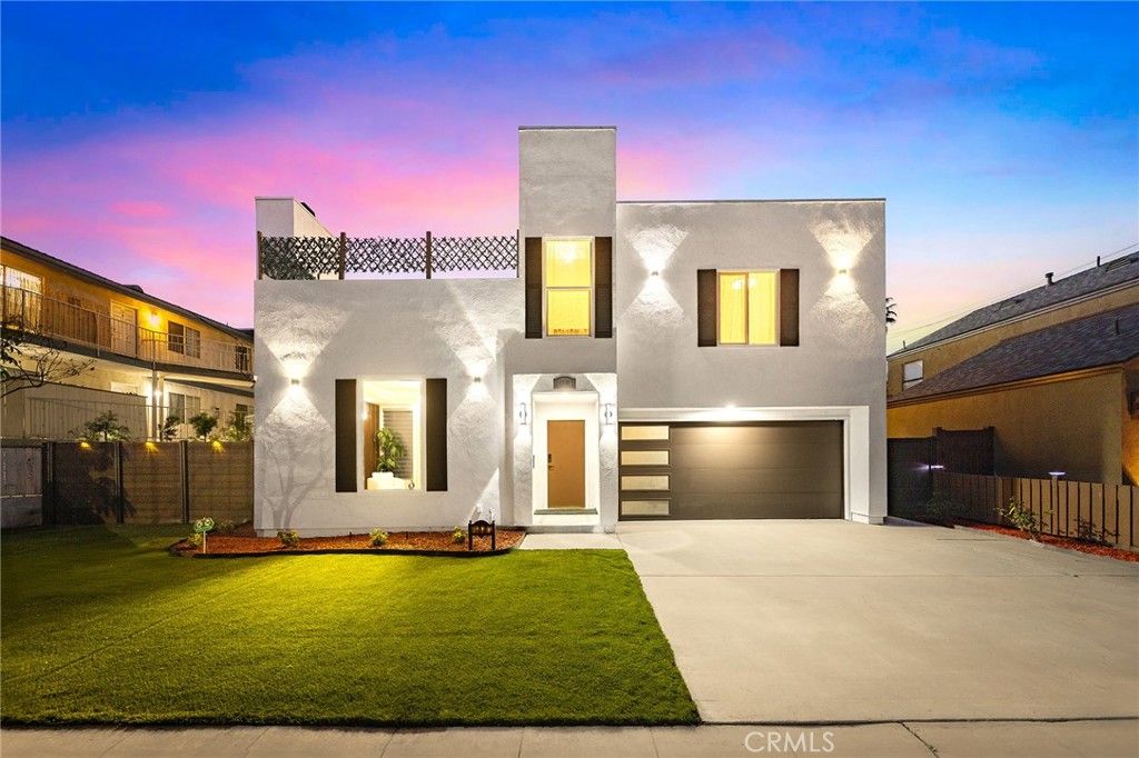 Photo of 1081 Loma Avenue, Long Beach, CA 90804 (MLS # WS26020878)