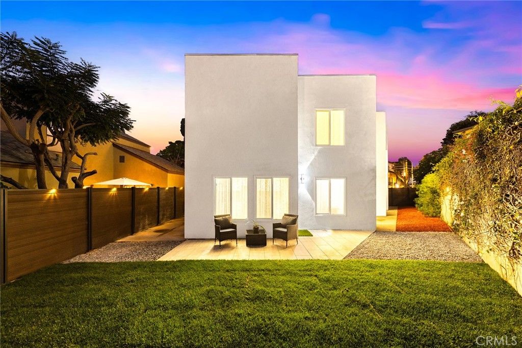 Photo of 1081 Loma Avenue, Long Beach, CA 90804 (MLS # WS26020878)