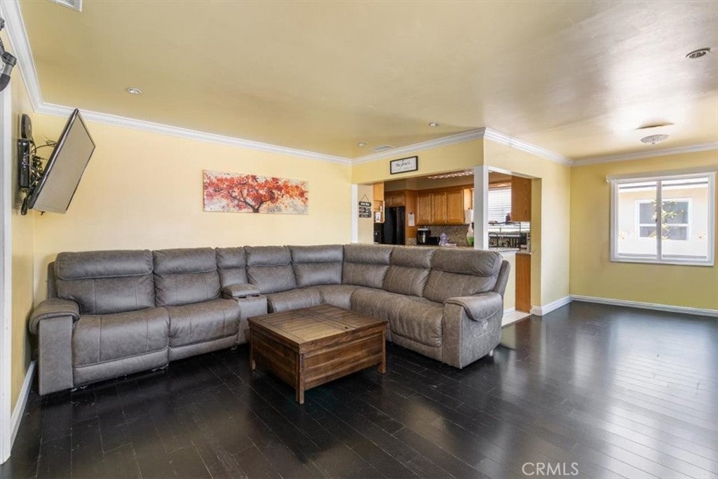 4647 Dunrobin
