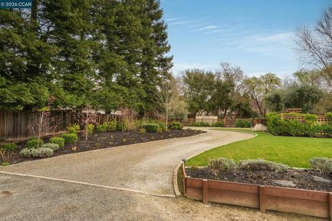 Photo of 11 11 San Andreas Drive Dr, Danville, CA 94506 (MLS # 41125770)