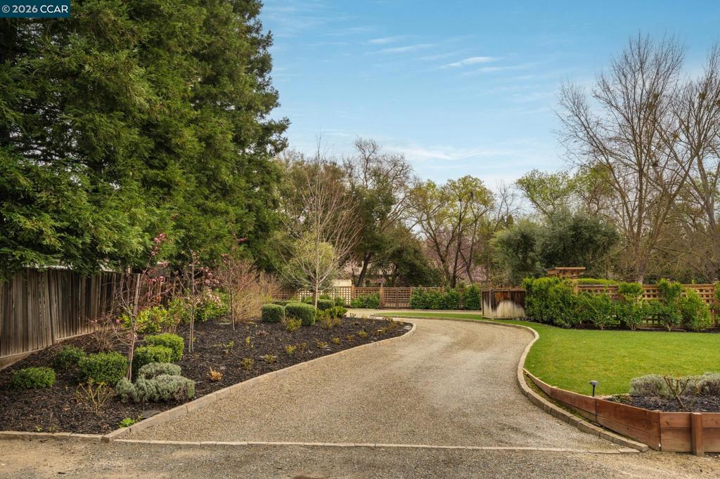 11 San Andreas Drive