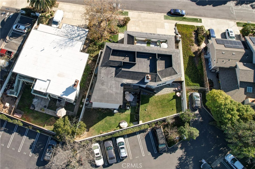 33621 Blue Lantern Street