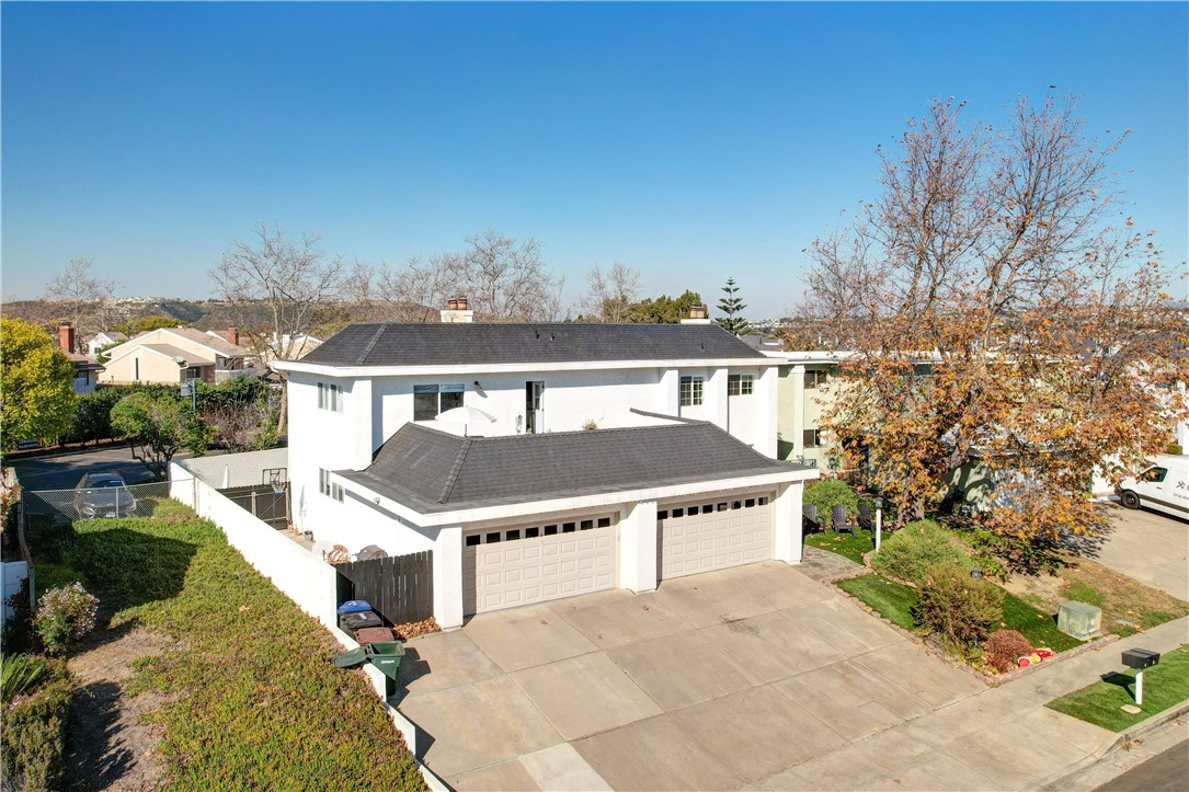 33621 Blue Lantern Street