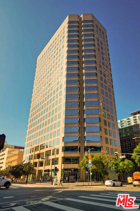 801 S Grand Avenue