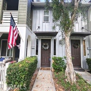 Open House: 9/21/2025 Sunday 2-4PM. Stunning Sutter Mill Award-Winning Model 1 townhome in the heart of Ladera Ranch featuring 3 bedrooms and 2.5 bathrooms. This tri-level home offers an open floor plan with vaulted ceilings, abundant natural light, fireplace with built-ins, a flagstone accent wall, and a versatile third bedroom/office. The upgraded kitchen includes quartz countertops, island, ample storage, and pantry, while a private deck is perfect for relaxing outdoors. Upstairs, two bedrooms feature en-suite bathrooms, both tastefully upgraded. With hardwood floors throughout, custom window coverings, and updated designer lighting, this home is move-in ready. Enjoy full access to Ladera Ranch amenities: resort-style pools, water park, skate park, dog parks, playgrounds, trails, and high-speed internet via HOA. Conveniently close to award-winning schools, shopping, dining, fitness centers, and just minutes to Laguna Beach.
