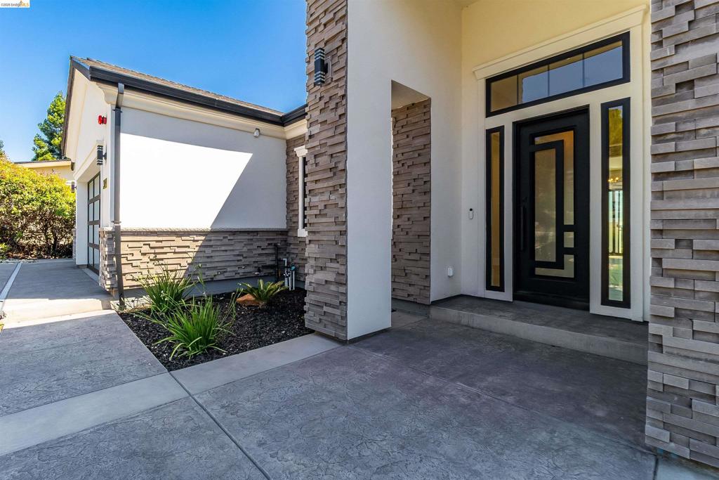 3271 Woodleigh Ln