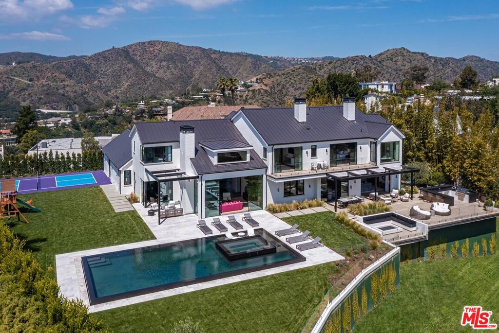 890 Linda Flora Drive