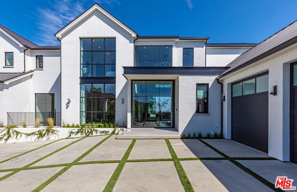 890 Linda Flora Drive