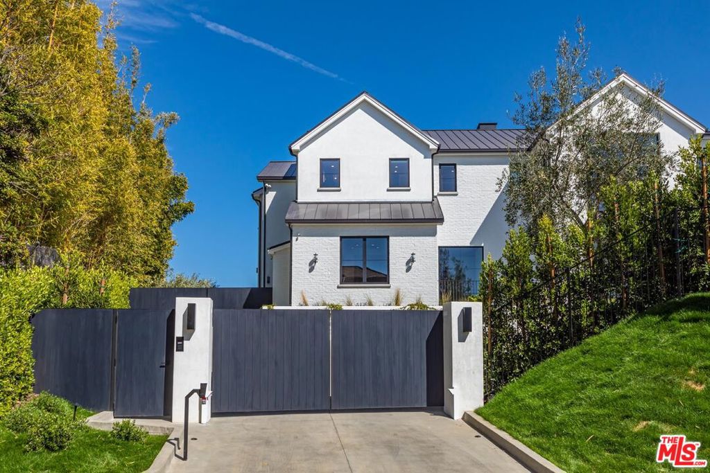 890 Linda Flora Drive